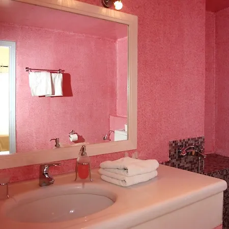 Tzekos Hotel Fira (Santorini)