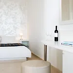 Tzekos Fira (Santorini)