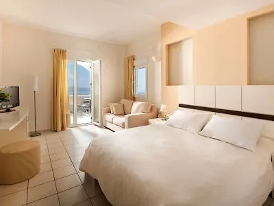 Tzekos Fira (Santorini)