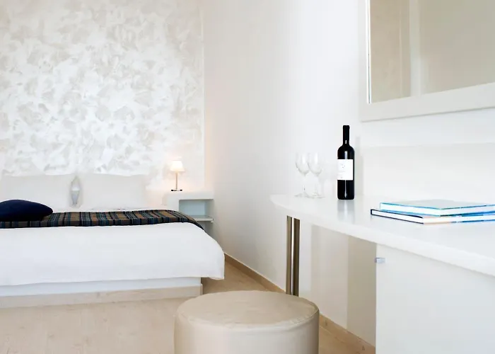 Tzekos Fira (Santorini)