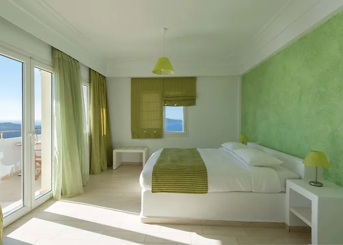 Tzekos Hotel Fira (Santorini)