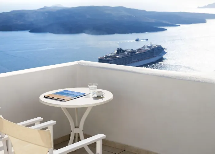 Tzekos Fira (Santorini)