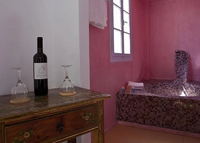 Tzekos 4* Fira (Santorini)