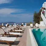 מלון Tzekos 4*