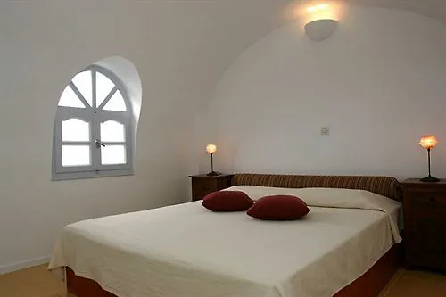 Tzekos 4* Fira (Santorini)
